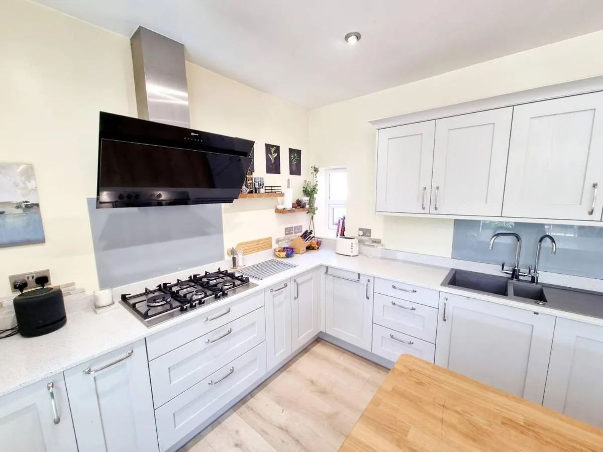 Holiday home Cosy Family Haven: Spacious 3-Bedroom Retreat In Christchurch Bournemouth