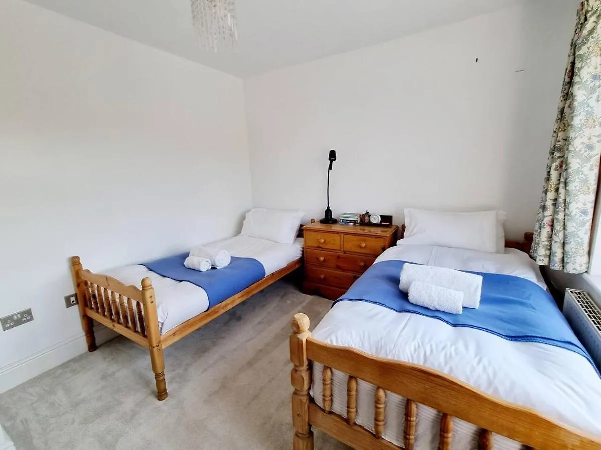 Holiday home Cosy Family Haven: Spacious 3-Bedroom Retreat In Christchurch Bournemouth