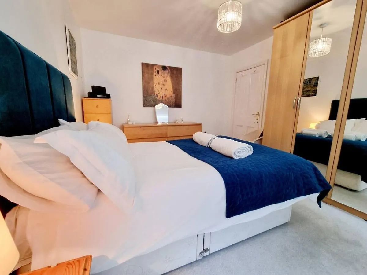 Cosy Family Haven: Spacious 3-Bedroom Retreat In Christchurch Bournemouth 0*,  United Kingdom