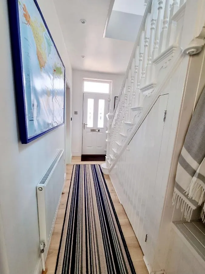 Cosy Family Haven: Spacious 3-Bedroom Retreat In Christchurch Bournemouth United Kingdom